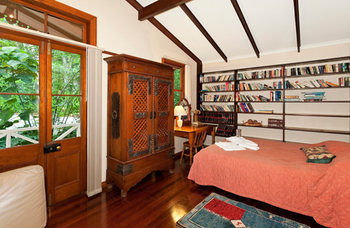 Treetops Accommodation Montville - Mackay Tourism 22