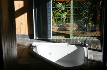 Treetops Accommodation Montville - Mackay Tourism 34