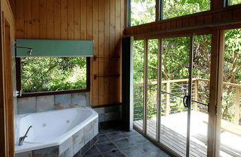 Treetops Accommodation Montville - Mackay Tourism 36