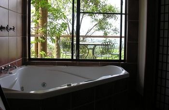Treetops Accommodation Montville - Mackay Tourism 38