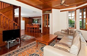 Treetops Accommodation Montville - Mackay Tourism 47
