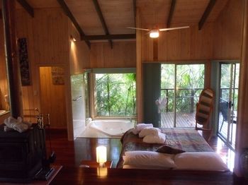 Treetops Accommodation Montville - Mackay Tourism 69