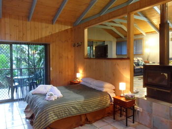 Treetops Accommodation Montville - Mackay Tourism 78