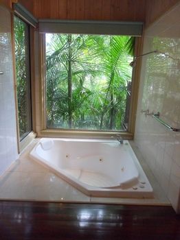 Treetops Accommodation Montville - Mackay Tourism 84