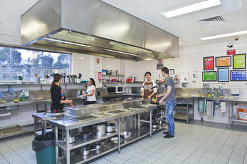Melbourne Metro YHA - Hostel - Mackay Tourism 14