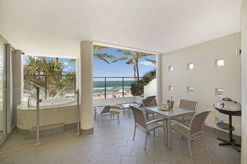 On The Beach Noosa - Mackay Tourism 13
