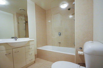 Amazing City Apartment - Mackay Tourism 7