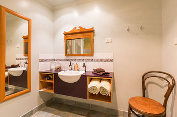 Strathvea Guest House - Mackay Tourism 0