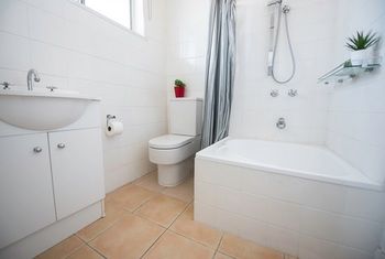 Apartment2c - Somerset - Mackay Tourism 5