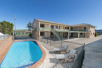 Golden Beach Motor Inn - Mackay Tourism 1