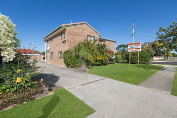 Golden Beach Motor Inn - Mackay Tourism 2