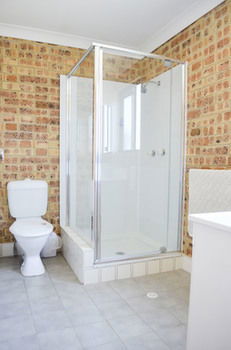 Golden Beach Motor Inn - Mackay Tourism 5