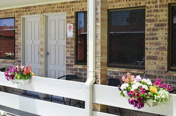 Golden Beach Motor Inn - Mackay Tourism 6