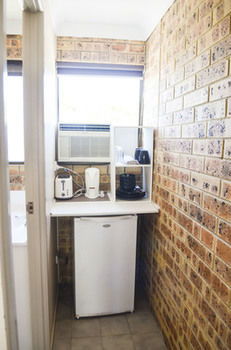 Golden Beach Motor Inn - Mackay Tourism 11