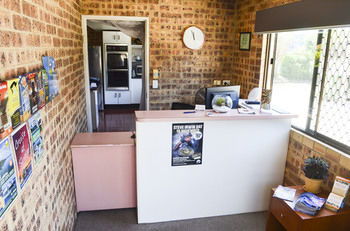 Golden Beach Motor Inn - Mackay Tourism 15