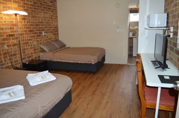 Golden Beach Motor Inn - Mackay Tourism 19