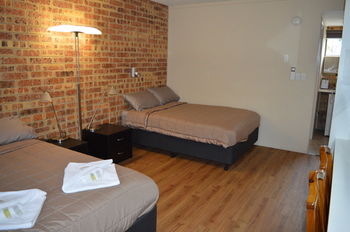 Golden Beach Motor Inn - Mackay Tourism 21