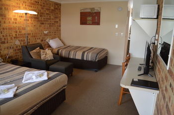 Golden Beach Motor Inn - Mackay Tourism 22