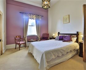 Racecourse Inn - The - Mackay Tourism 1