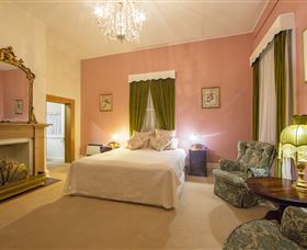 Racecourse Inn - The - Mackay Tourism 3