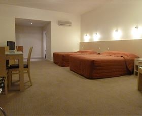 Mayfair Plaza Motel - Mackay Tourism 1