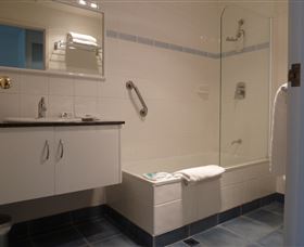 Mayfair Plaza Motel - Mackay Tourism 3
