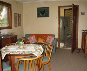 Lyrebird Cottage - Mackay Tourism 1