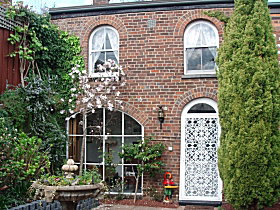 Atrium Apartment B&B - Mackay Tourism 0