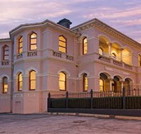 Roxburgh House Apartments - Mackay Tourism