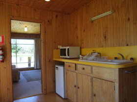 Collins Cap Cottage - Mackay Tourism 0
