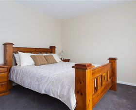 Catherine Lodge Farm Gate Cottages - Mackay Tourism 2