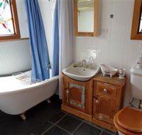 Peck's on Pine Victorian Cottage - Mackay Tourism