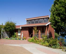 Waterside Accommodation - Derwent Retreat - Mackay Tourism 0