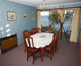 Waterside Accommodation - Derwent Retreat - Mackay Tourism 2