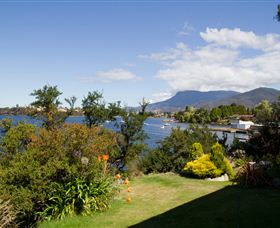 Waterside Accommodation - Derwent Retreat - Mackay Tourism 5