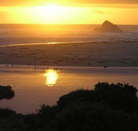 Arthur River Beach House - Mackay Tourism