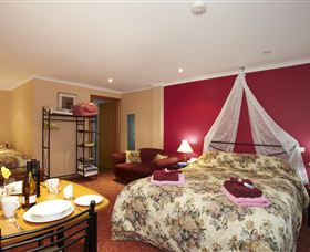 NorthEast Restawhile Bed And Breakfast - Mackay Tourism 1