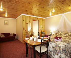 NorthEast Restawhile Bed And Breakfast - Mackay Tourism 3