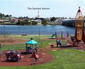 The Spotted Salmon Cottage - Mackay Tourism 1