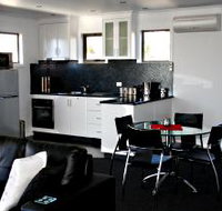 Rosie's Cottage and Town House - Mackay Tourism