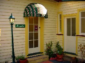 Ross B&B Accommodation - Mackay Tourism 0