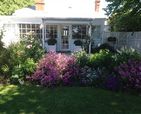 White Dove Cottage Bed And Breakfast - Mackay Tourism 1