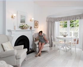 White Dove Cottage Bed And Breakfast - Mackay Tourism 0