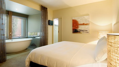 Mineral Spa Villas - Mackay Tourism 1