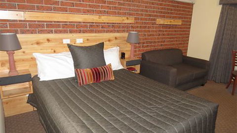 AAT 28 Goldsmith Hotel - Mackay Tourism 0