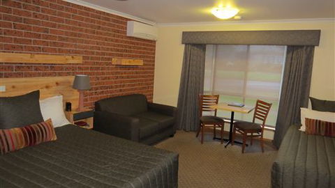 AAT 28 Goldsmith Hotel - Mackay Tourism 2