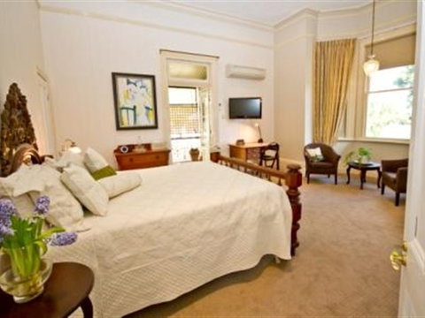 Brisbane Milton Bed And Breakfast - Mackay Tourism 0