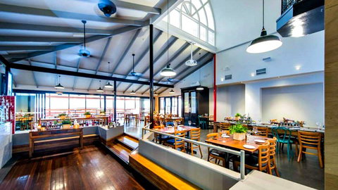 The Transcontinental Hotel - Mackay Tourism 0