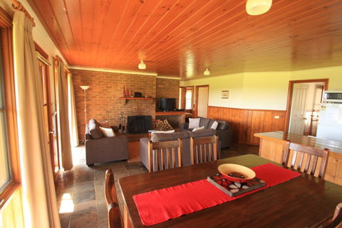 Apollo Bay Cottages - Mackay Tourism 4