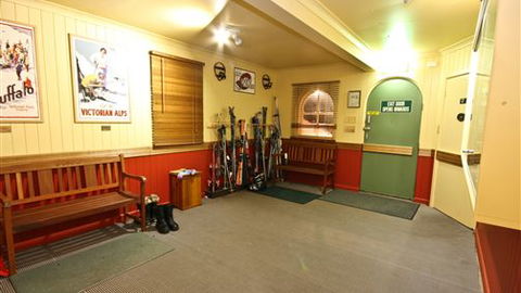 Red Onion Ski Chalet - Mackay Tourism 3
